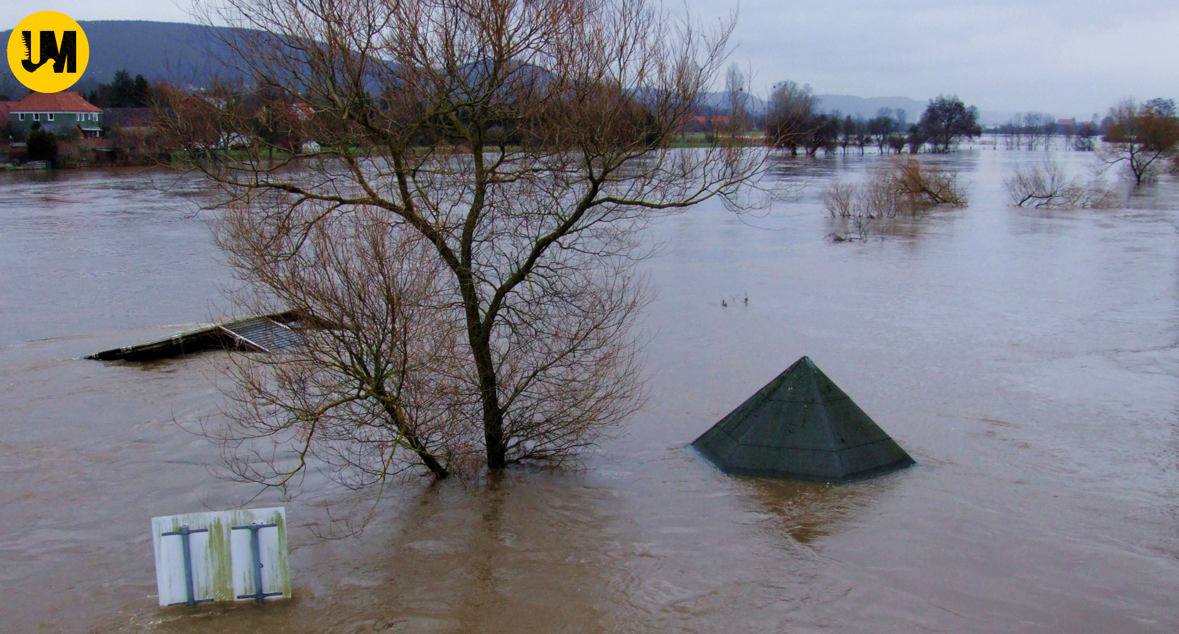 corbett-park-flood-tourists-rescued