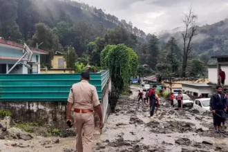 Uttarakhand Weather forecast: उत्तराखंड में नदियां उफान पर, दरकते पहाड़; कई जिलों में भारी बारिश का अलर्ट