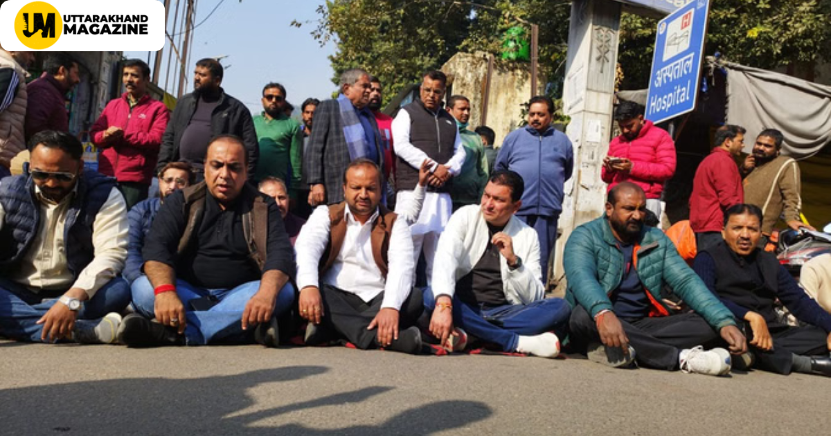 Haridwar Mortuary Negligence – family protesting after rats damage body