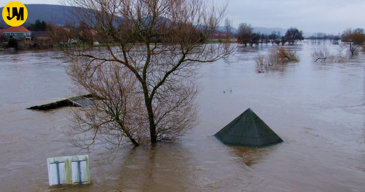 corbett-park-flood-tourists-rescued